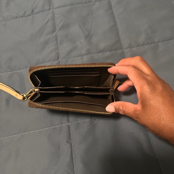 Michael Kors Phone Wallet - Picture 3 of 5